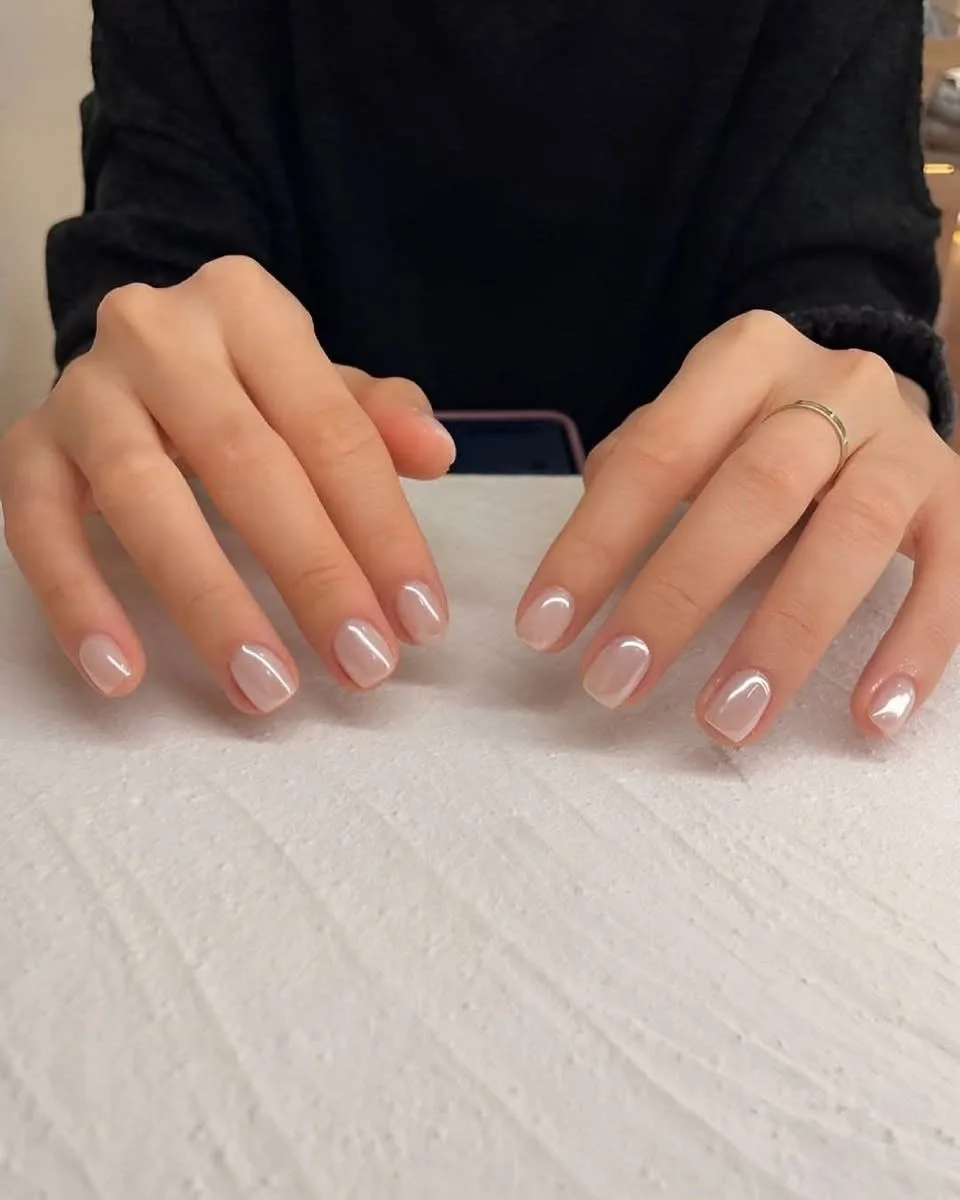 Mẫu nail ngắn màu hồng nhạt tại Esmée Nails Studio